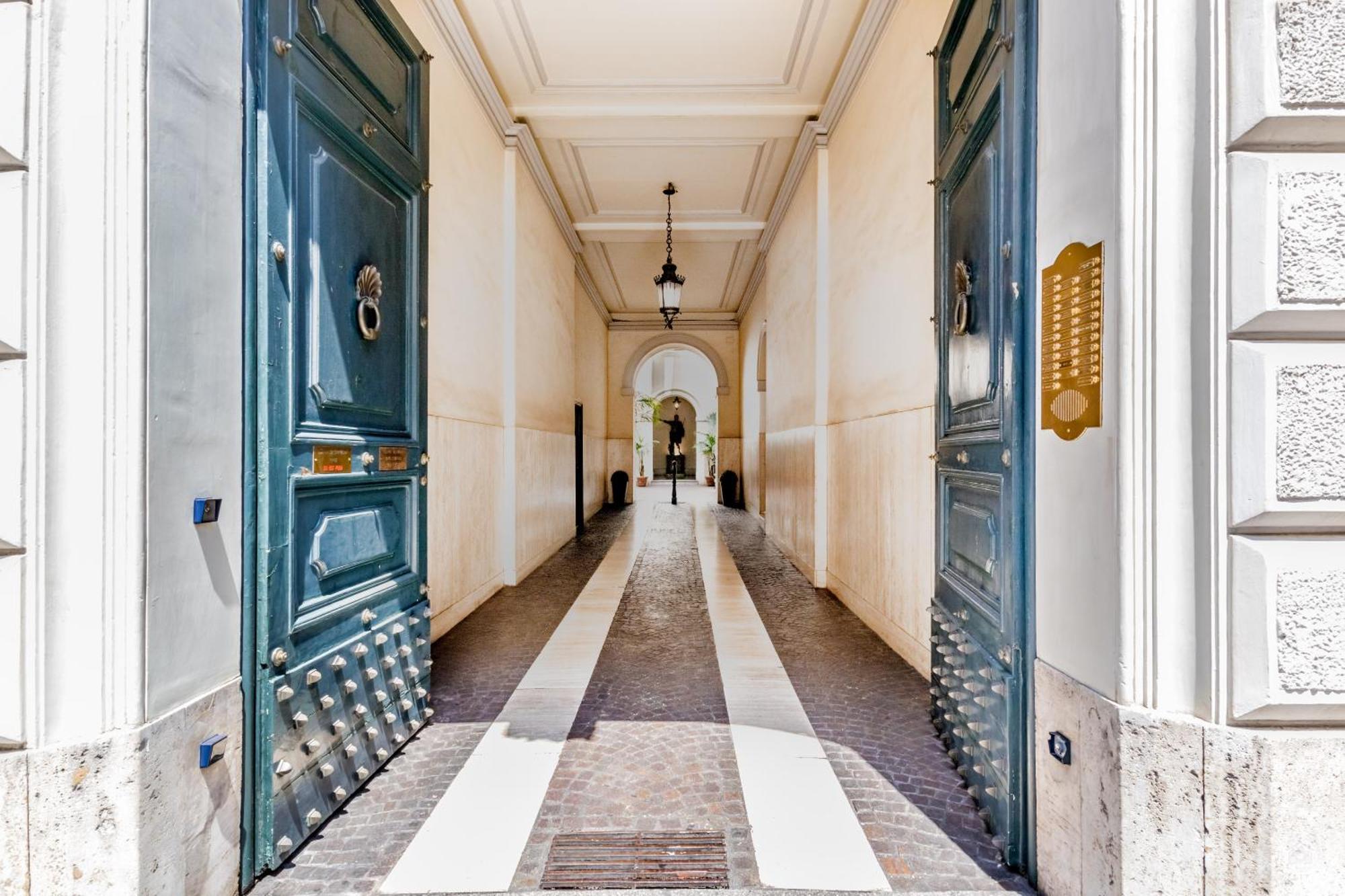 Attico Nel Cuore Di Roma Con Box Privato Per Auto Exterior photo