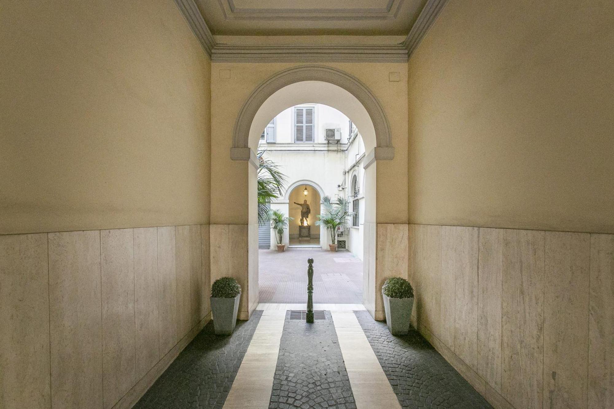 Attico Nel Cuore Di Roma Con Box Privato Per Auto Exterior photo