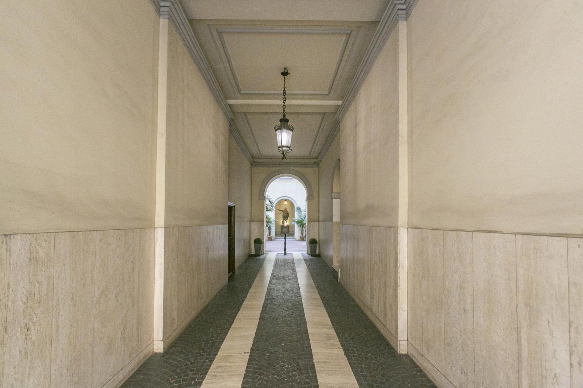 Attico Nel Cuore Di Roma Con Box Privato Per Auto Exterior photo